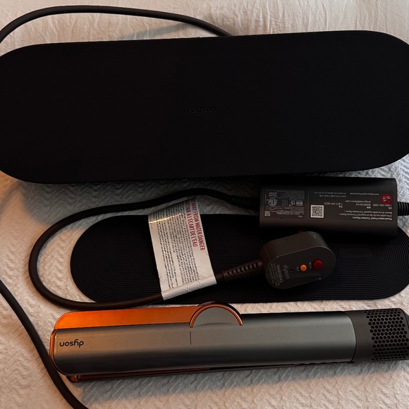 Dyson Airstrait™ straightener - Picture 1 of 3